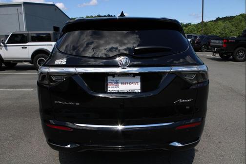 2022 Buick Enclave FWD Avenir
