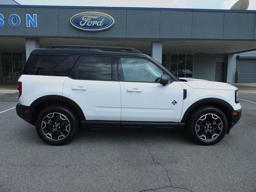 Oxford White 2025 Ford Bronco Sport Outer Banks