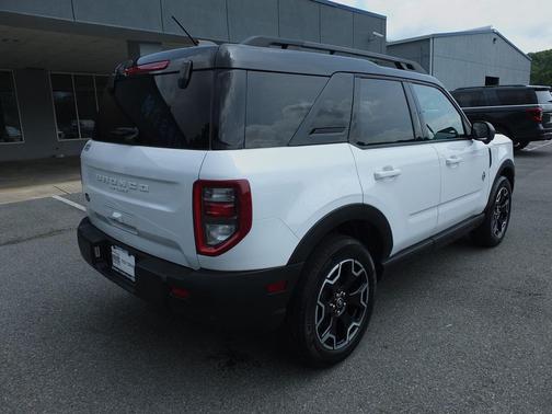 Oxford White 2025 Ford Bronco Sport Outer Banks