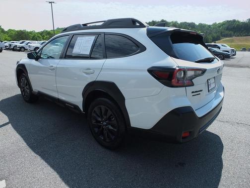 Crystal White Pearl 2025 Subaru Outback Onyx Edition