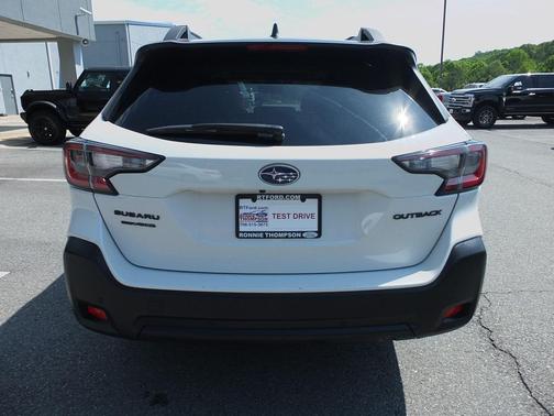 Crystal White Pearl 2025 Subaru Outback Onyx Edition