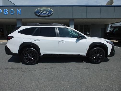 Crystal White Pearl 2025 Subaru Outback Onyx Edition