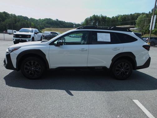 Crystal White Pearl 2025 Subaru Outback Onyx Edition