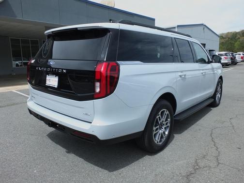 2025 Ford Expedition Max Active 4x2