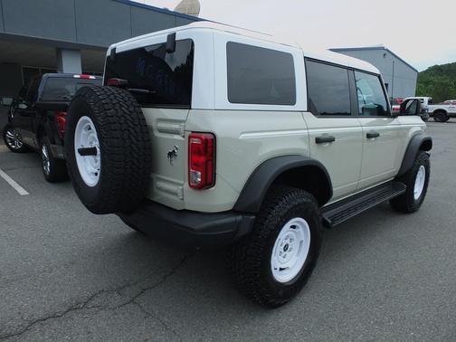 Desert Sand 2026 Ford Bronco Heritage Edition