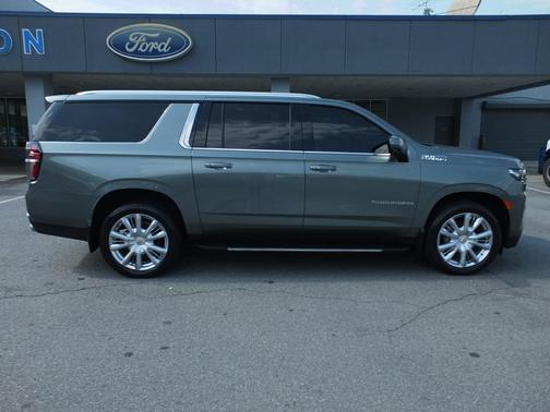 2023 Chevrolet Suburban 4WD High Country