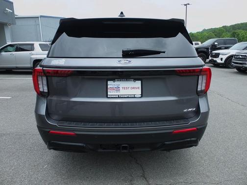 Carbonized Gray Metallic 2025 Ford Explorer ST-Line