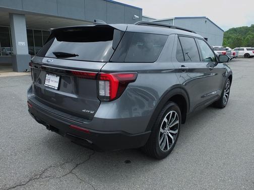 Carbonized Gray Metallic 2025 Ford Explorer ST-Line