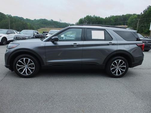 Carbonized Gray Metallic 2025 Ford Explorer ST-Line