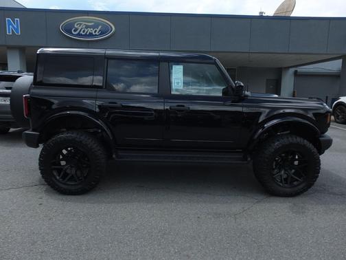 Shadow Black 2026 Ford Bronco Outer Banks