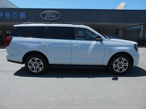 Space Silver Metallic 2025 Ford Expedition Active