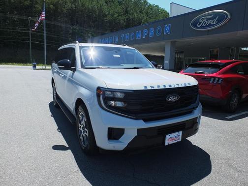 Space Silver Metallic 2025 Ford Expedition Active