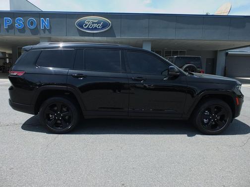 Diamond Black Crystal Pearlcoat 2023 Jeep Grand Cherokee L Altitude