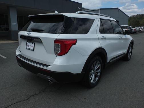 Star White Metallic Tri-Coat 2023 Ford Explorer Limited