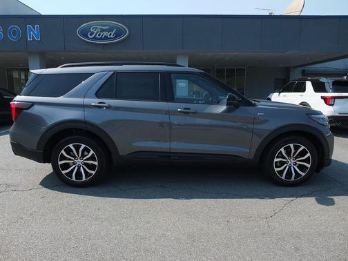 Carbonized Gray Metallic 2026 Ford Explorer ST-Line