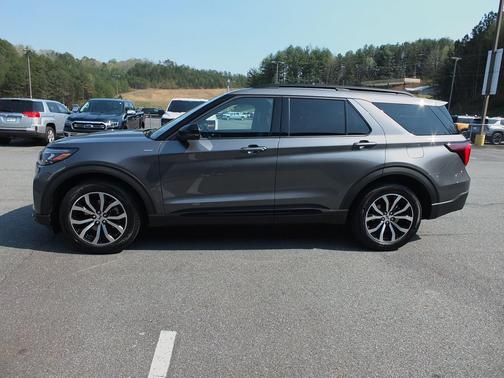 Carbonized Gray Metallic 2026 Ford Explorer ST-Line