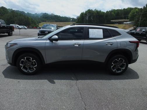 Sterling Gray Metallic 2024 Chevrolet Trax LT