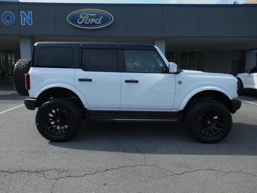 Oxford White 2026 Ford Bronco Outer Banks