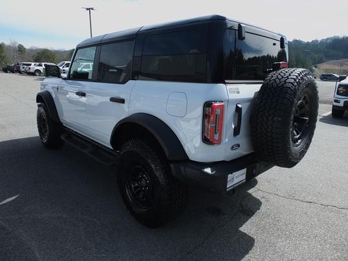 Oxford White 2026 Ford Bronco Badlands