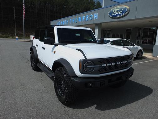 Oxford White 2026 Ford Bronco Badlands