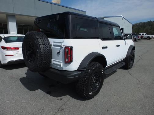 Oxford White 2026 Ford Bronco Badlands