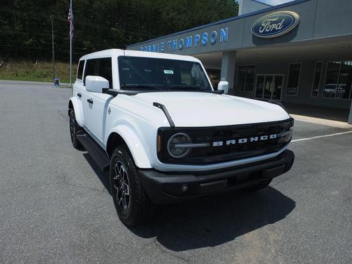 Oxford White 2026 Ford Bronco Outer Banks