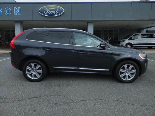 Blue 2017 Volvo XC60 T5 Inscription