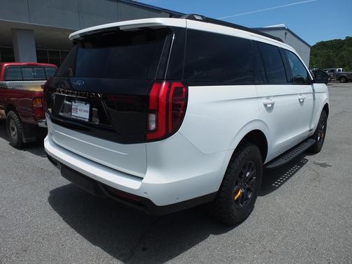 White Metallic 2025 Ford Expedition Tremor