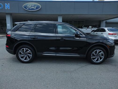 Infinite Black Metallic Clearcoat 2023 Lincoln Corsair Standard