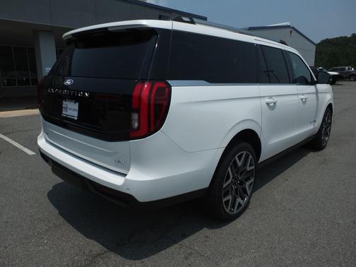 Star White Metallic Tri-Coat 2027 Ford Expedition Max Platinum