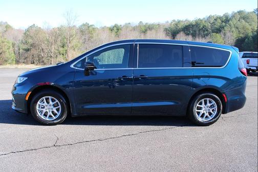 2025 Chrysler Pacifica L