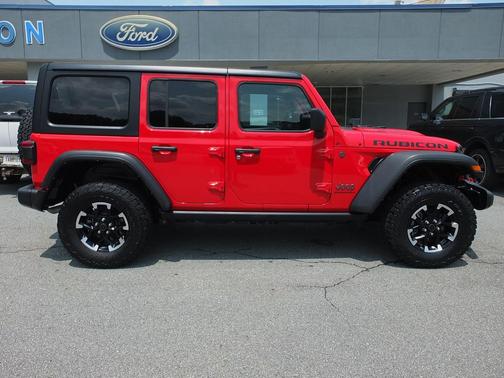Firecracker Red Clearcoat 2025 Jeep Wrangler Rubicon