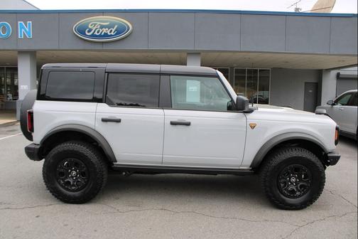 Avalanche Gray 2026 Ford Bronco Badlands