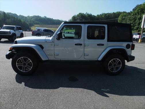 2023 Jeep Wrangler 4-Door Sahara 4x4