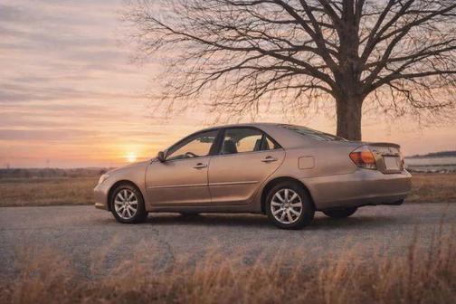 2004 Toyota Camry LE