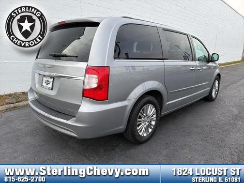 2015 Chrysler Town & Country Touring-L
