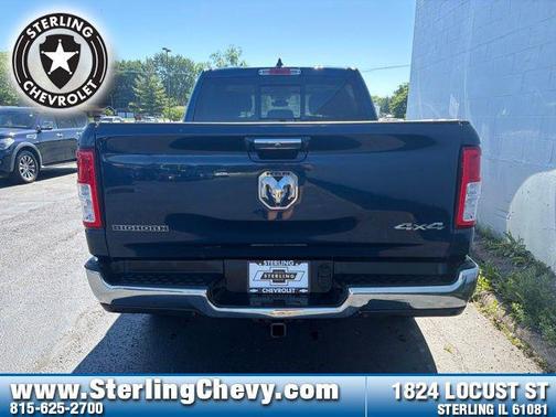 Granite Crystal Metallic Clearcoat 2015 RAM 1500 Big Horn