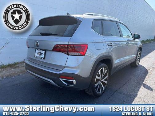 White 2024 Volkswagen Taos 1.5T SE