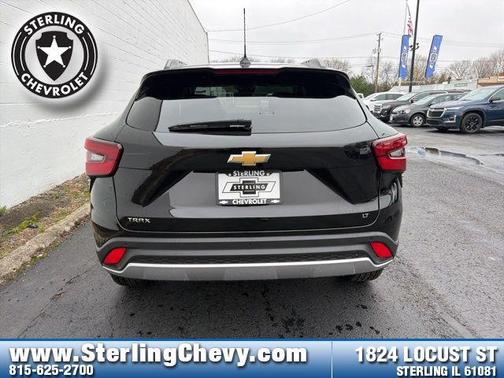 Mosaic Black Metallic 2026 Chevrolet Trax LT