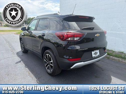 Mosaic Black Metallic 2026 Chevrolet Trailblazer LT