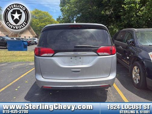 Billet Silver Metallic Clearcoat 2018 Chrysler Pacifica Touring-L