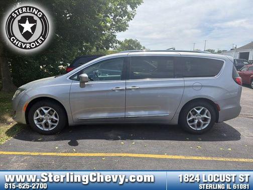 Billet Silver Metallic Clearcoat 2018 Chrysler Pacifica Touring-L