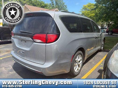 Billet Silver Metallic Clearcoat 2018 Chrysler Pacifica Touring-L