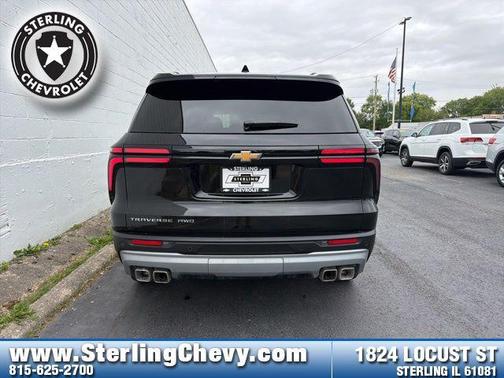 Mosaic Black Metallic 2026 Chevrolet Traverse LT