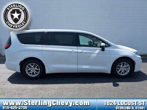 Bright White Clearcoat 2023 Chrysler Pacifica Touring L