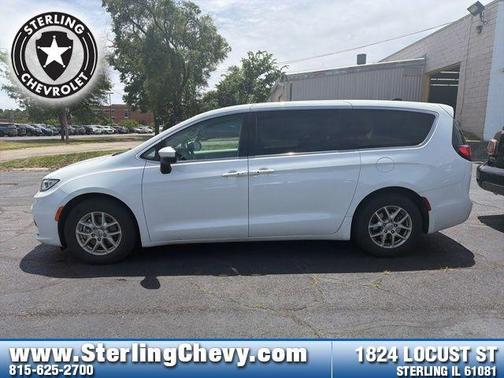 Bright White Clearcoat 2023 Chrysler Pacifica Touring L
