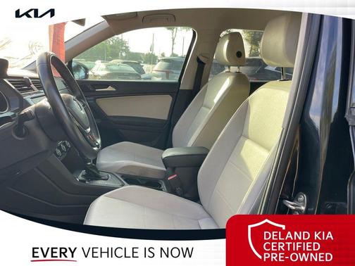Deep Black Pearl 2019 Volkswagen Tiguan 2.0T SE