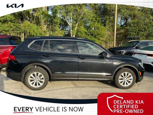 Deep Black Pearl 2019 Volkswagen Tiguan 2.0T SE