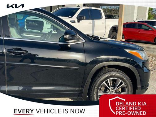 Midnight Black Metallic 2016 Toyota Highlander XLE