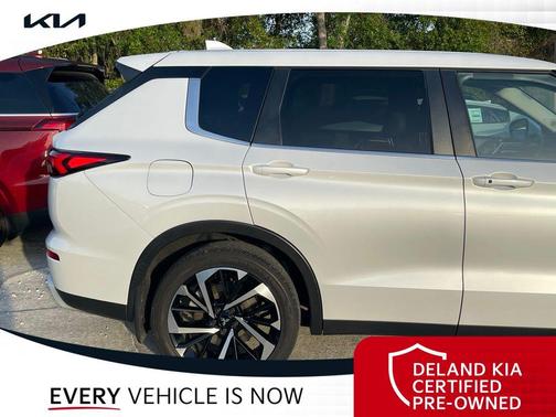 White Diamond 2023 Mitsubishi Outlander SE